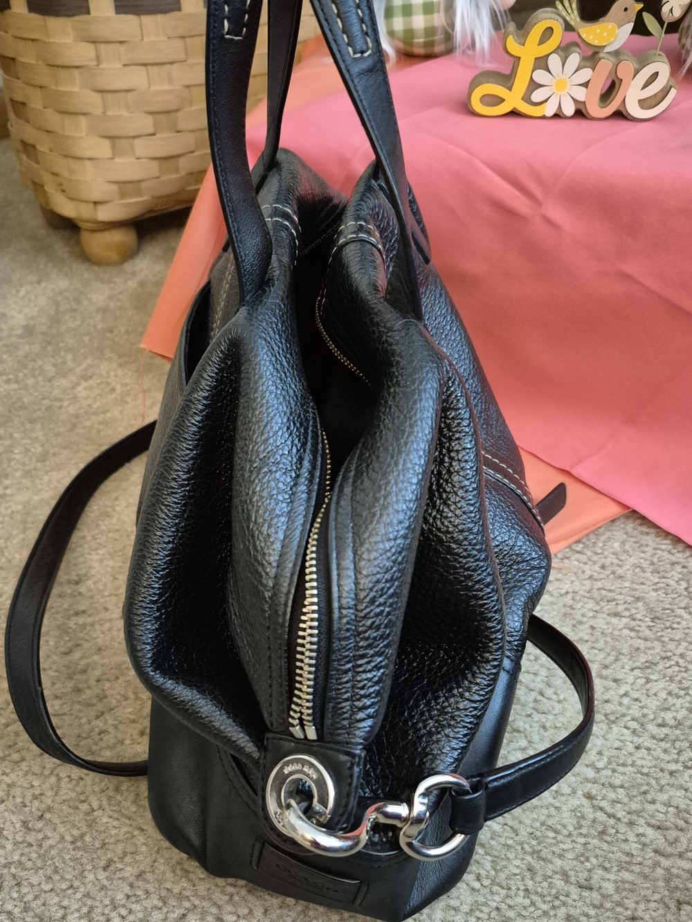 COACH Large Vintage Black Coach Bag With Crossbody Strap. IN GOOD USED CONDITION - Picture 4 of 13